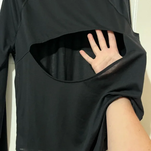 Under Armour Women's Black Long Sleeve Top with back cut out - Picture 3 of 4